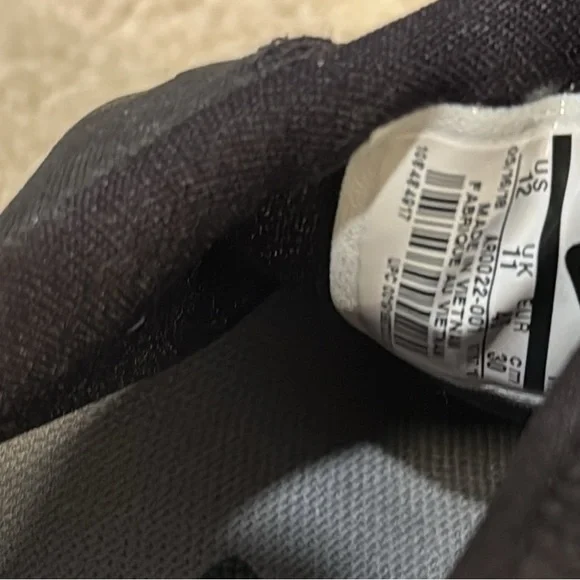 Waterproof Nike Black and White Athletic Shoes - Picture 6 of 6